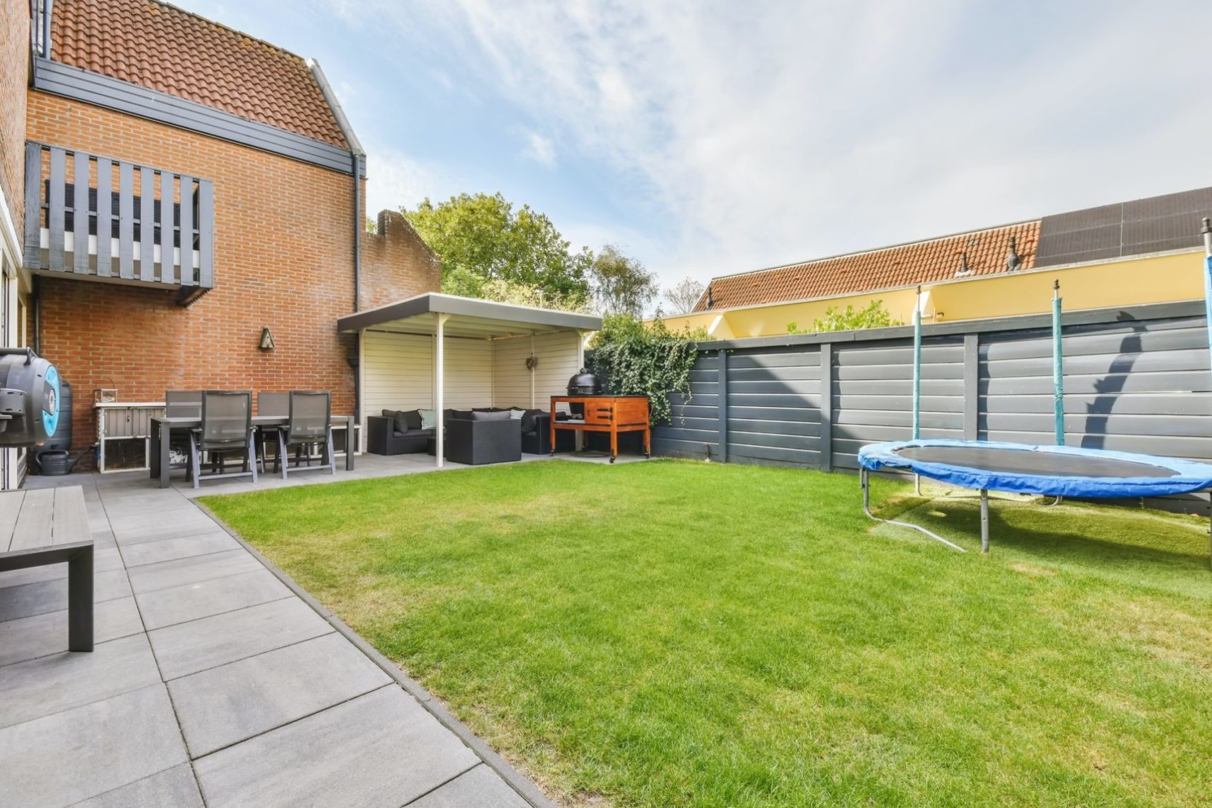 Wonderful minimalist courtyard